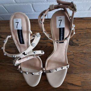 NWT Town Shoes Flesh Tone Strappy Studded High Heel Sandals Ankle Strap Size 7